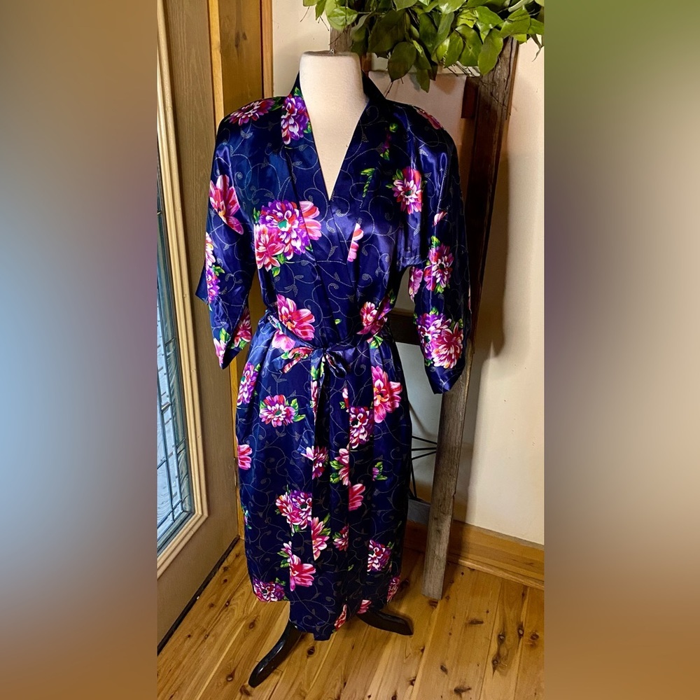 🌹Adonna Satin-like Floral Robe - VINTAGE🌹